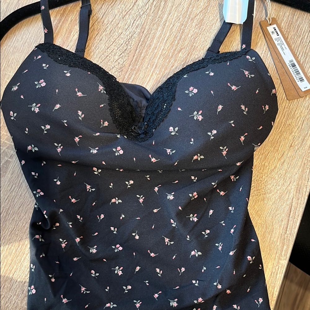 SKIMS fits everybody lace Black Floral Camisole push up. sold out on site xxs